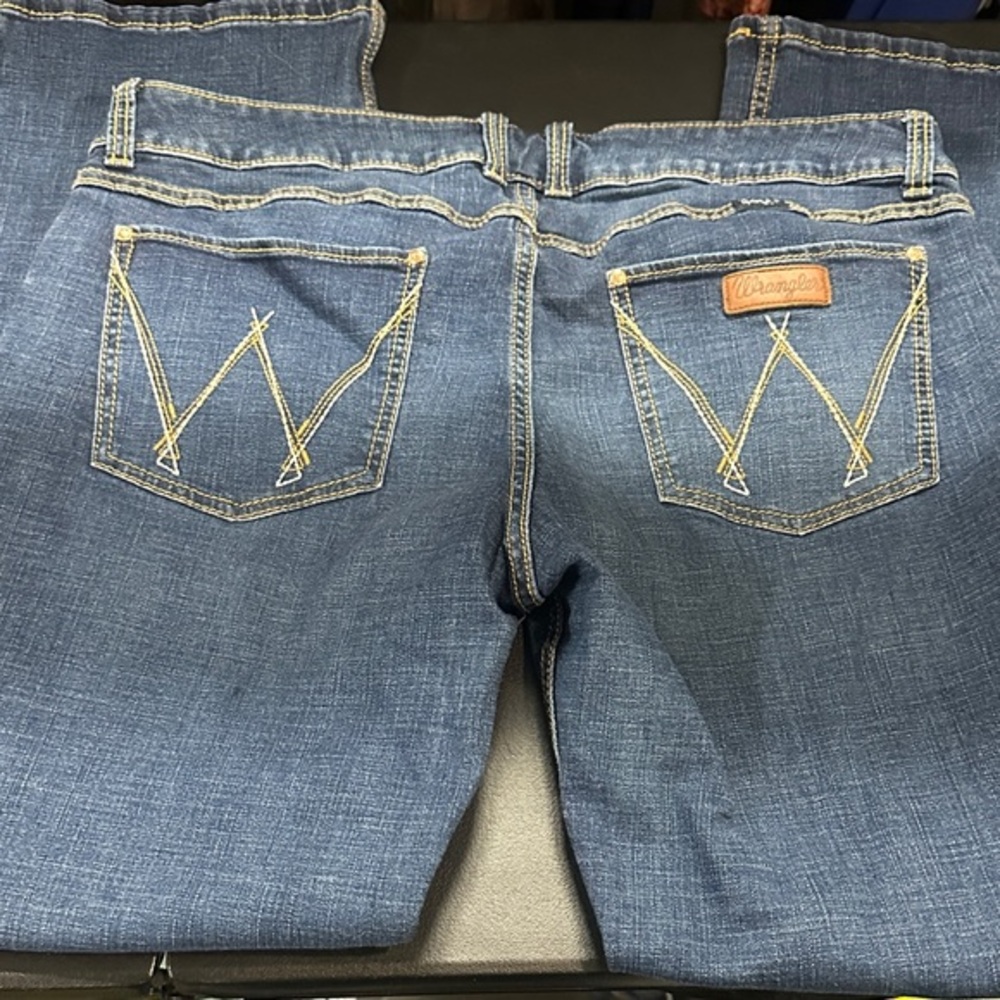 A89.  Wrangler Women's Boot Cut Jeans - Blue size 19 x 34